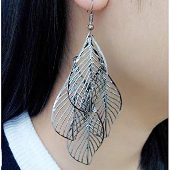 NWT feather earrings - Picture 4 of 4